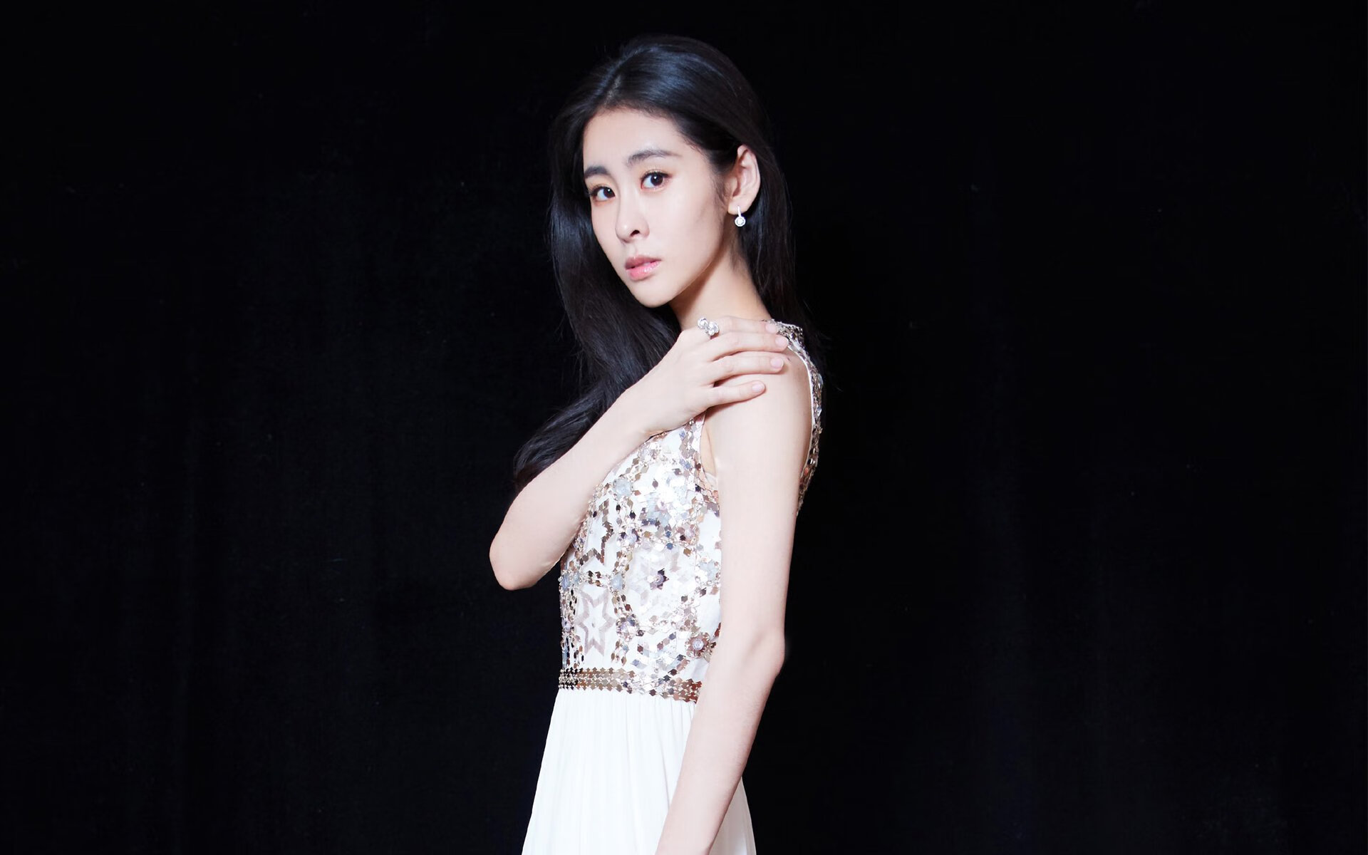 leyu乐鱼体育综合-恩多比·恩乔：从球场到替补席，他的影响力无处不在，恩多多最新消息