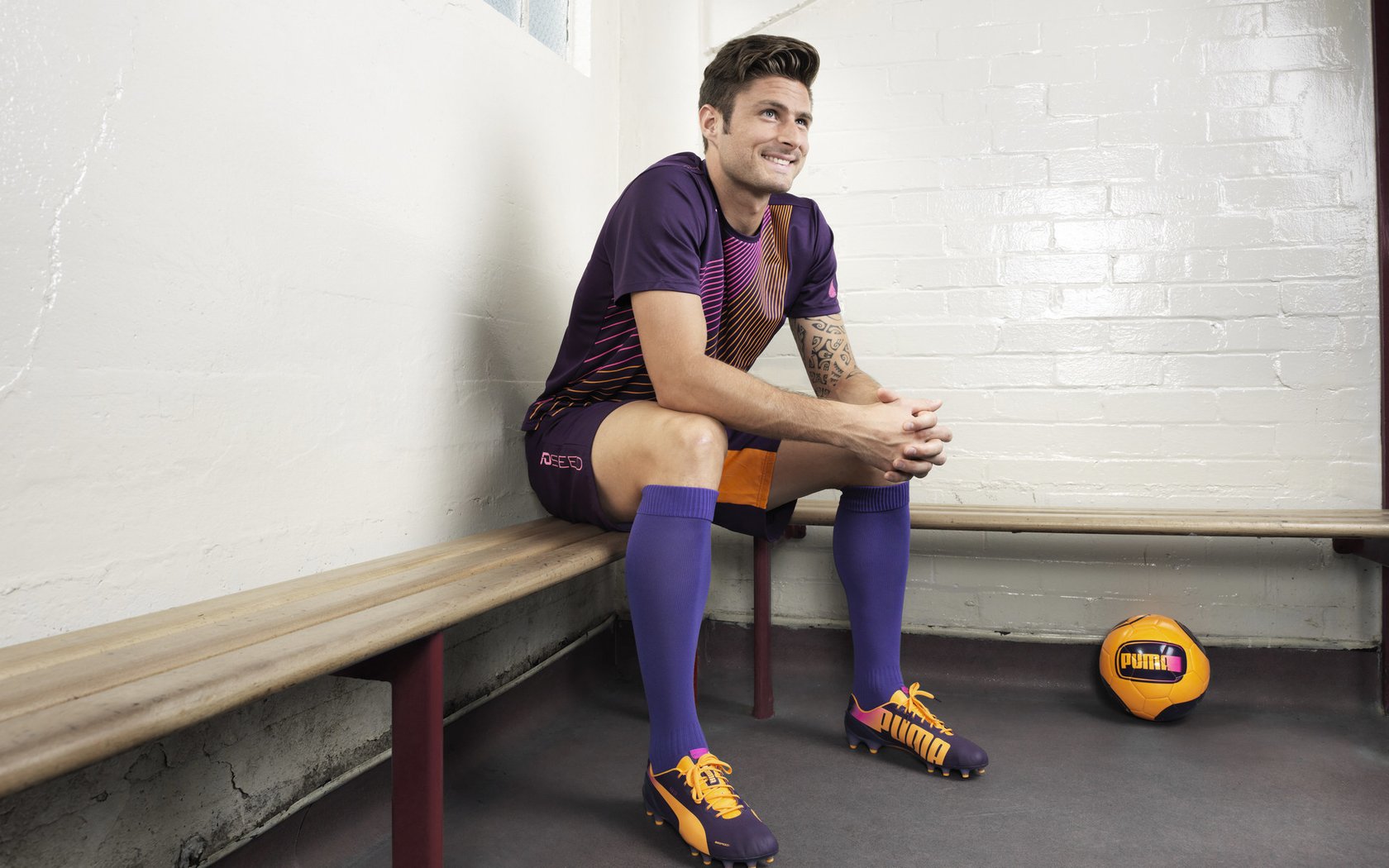 英超终场哨声:逆转奇迹震撼全场,英超名哨