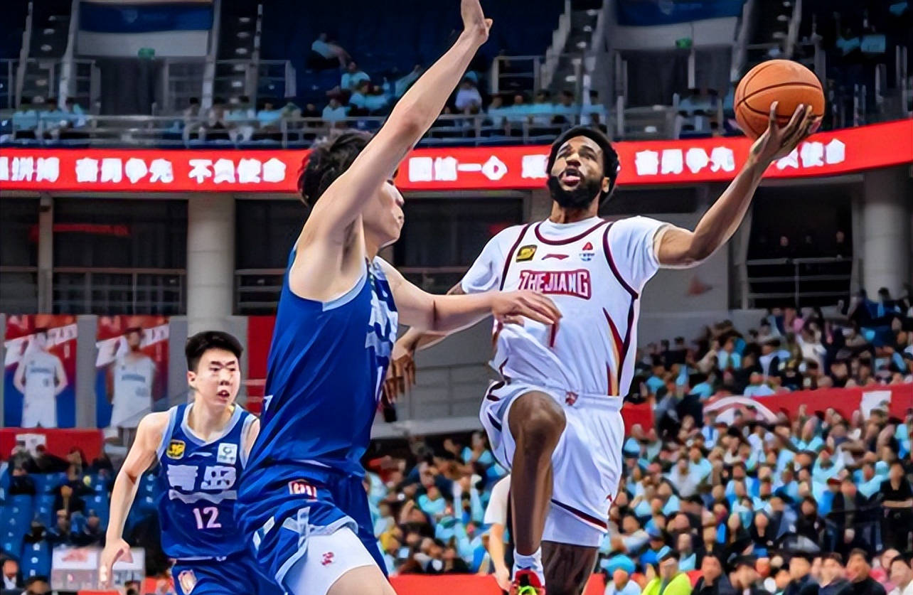 包含乐鱼体育:山东男篮实力不俗，季后赛席位有力争夺者！的词条