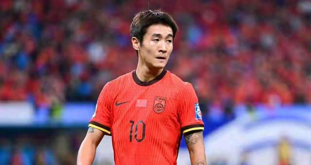 关于国足“新生代”备受关注，年轻球员逐渐成为主力的信息