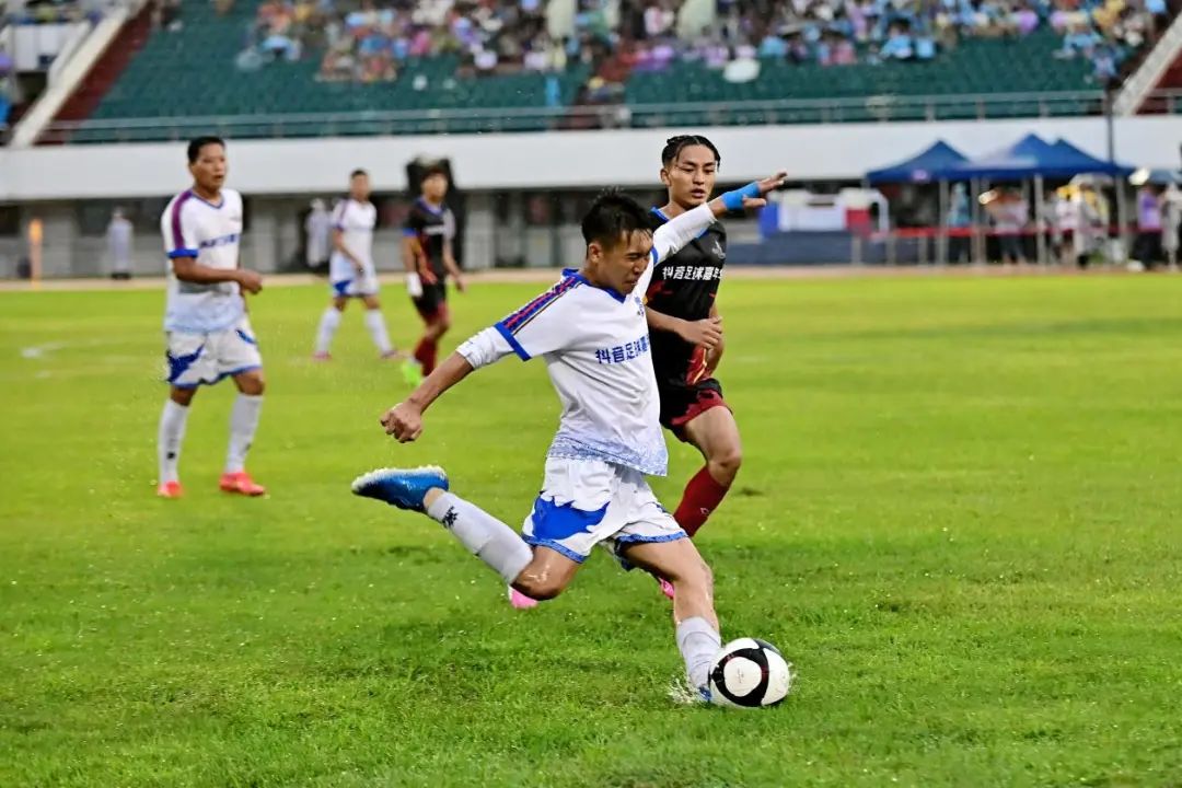 leyu乐鱼在线登录入口-包含揭开四川足球的魅力：地区俱乐部走向更高舞台的词条